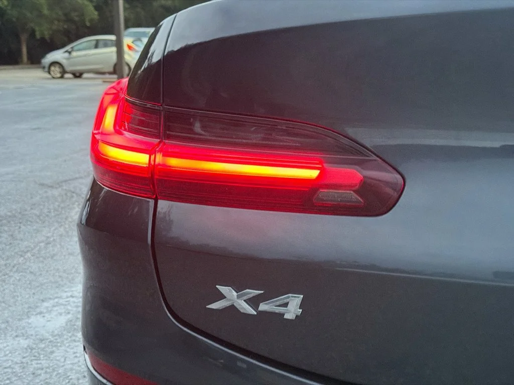 Used 2025 Gray BMW xDrive30i image 10