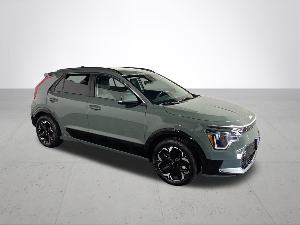 Used 2024 Green Kia Wind image 4