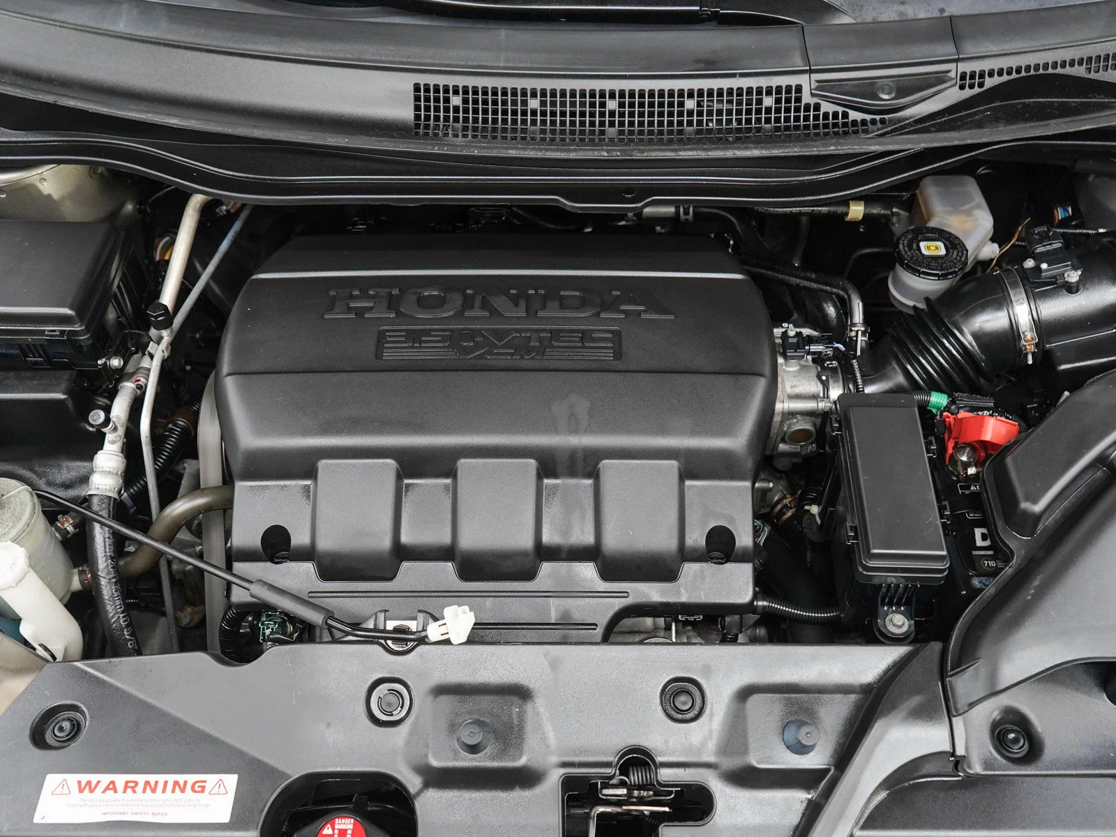 Used 2013  Honda FWD image 32