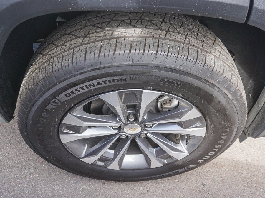 Used 2026 Summit White Chevrolet LT image 8