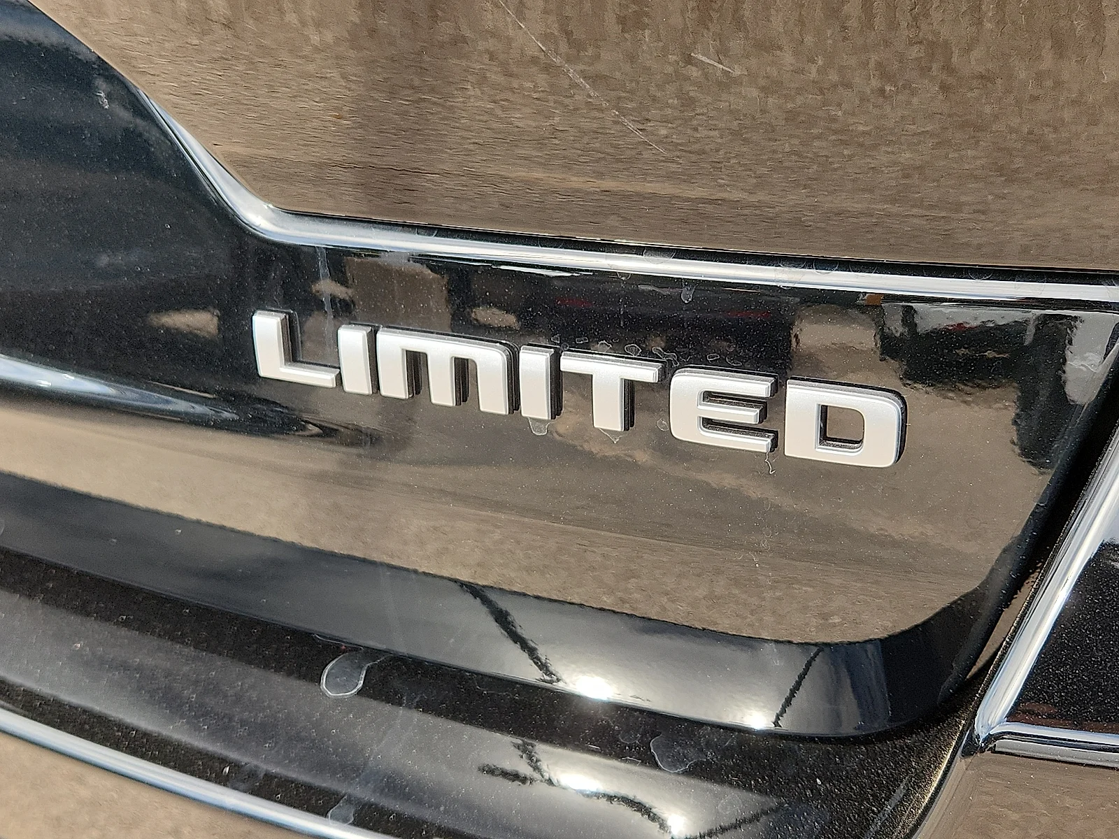 New 2027 High-Gloss Black Paint Jeep LIMITED 4X4 image 9
