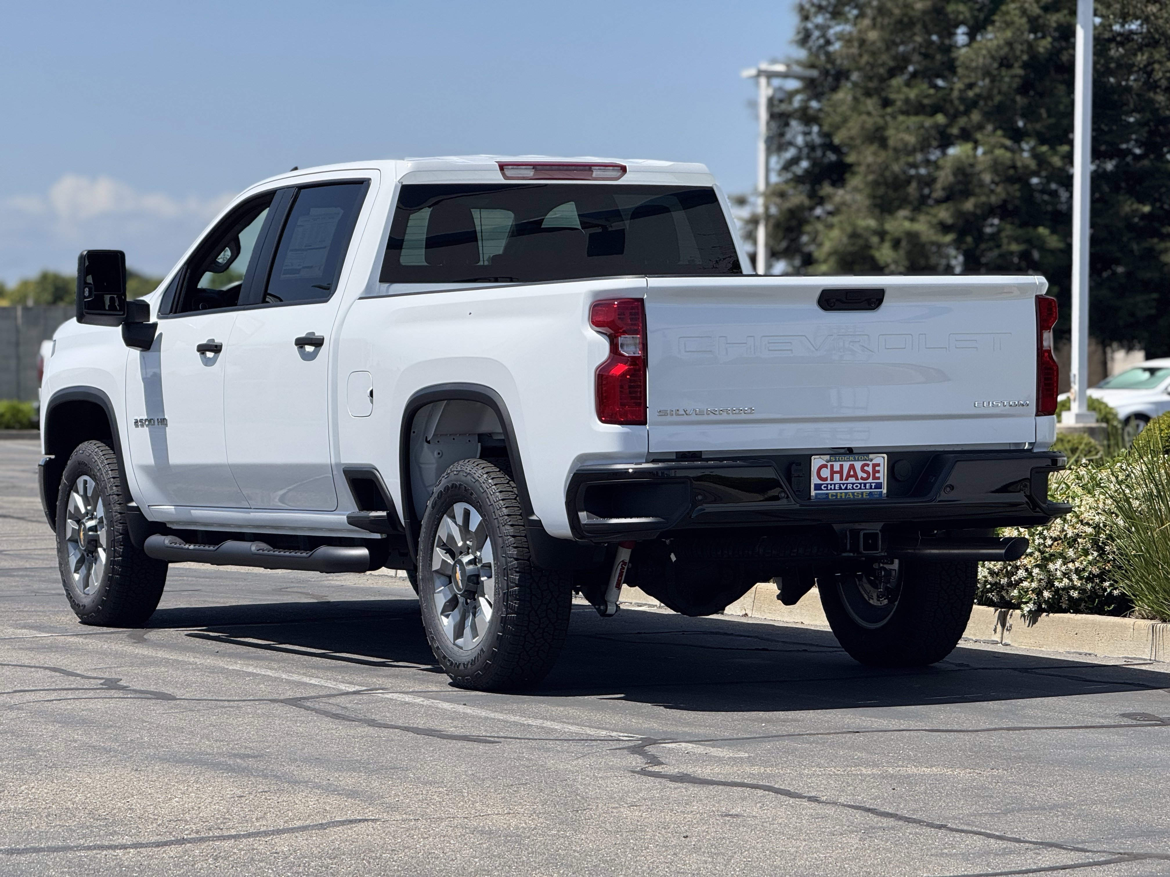 New 2026 Summit White Chevrolet Custom image 5