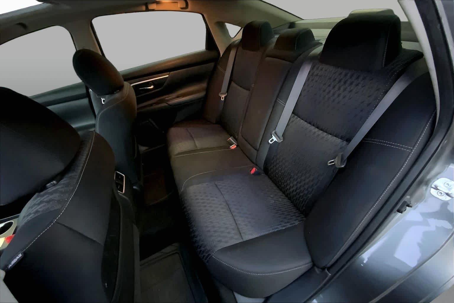 Used 2016 Gun Metallic Nissan 2.5 SV image 17