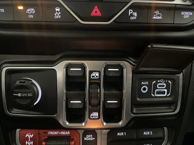 Used 2021 Snazzberry Pearlcoat Jeep Unlimited Rubicon 392 image 25