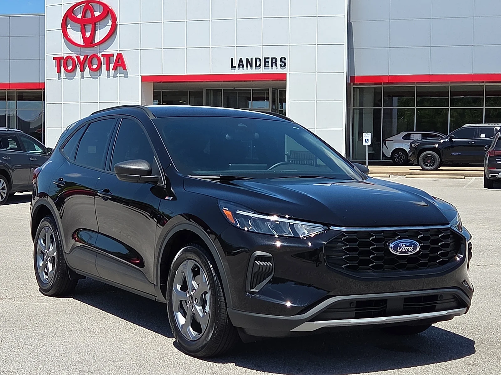 2025 Ford Escape ST-Line FWD's photo