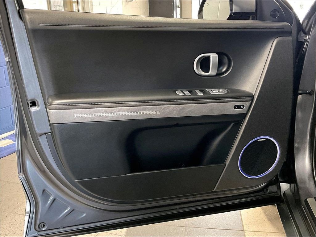 Used 2022 Gray Hyundai Limited image 9