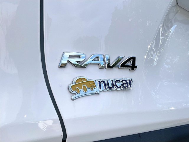 Used 2025 White Toyota XLE image 8