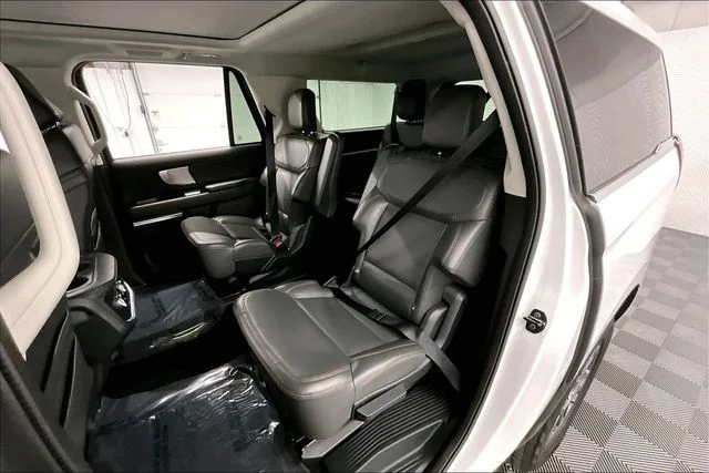 Used 2025 Oxford White Ford Active image 25