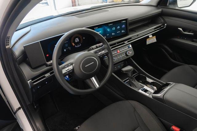 New 2026 White Hyundai SE FWD image 3