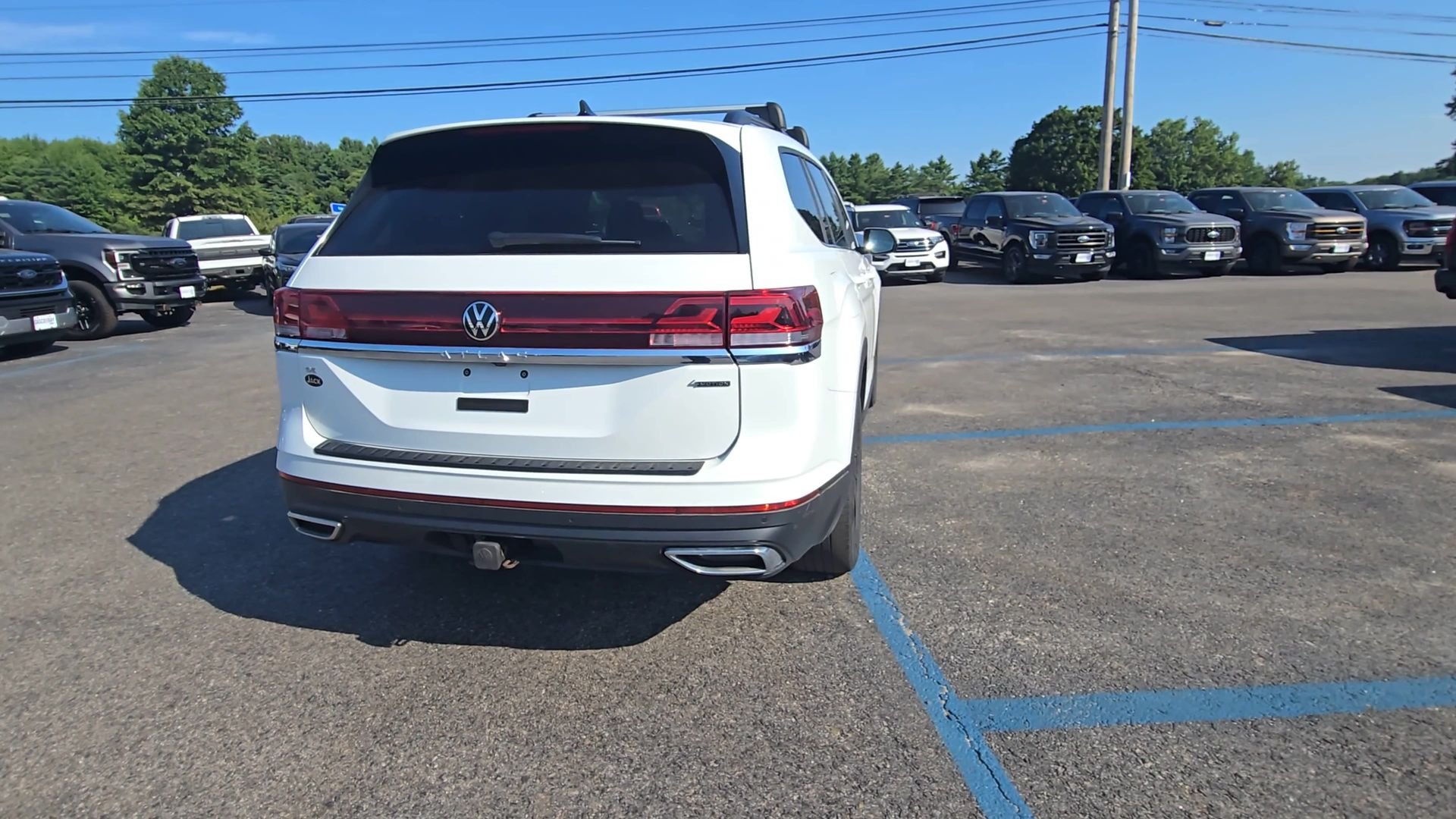 Used 2024 Pure White Volkswagen 2.0T SE w/Technology image 19
