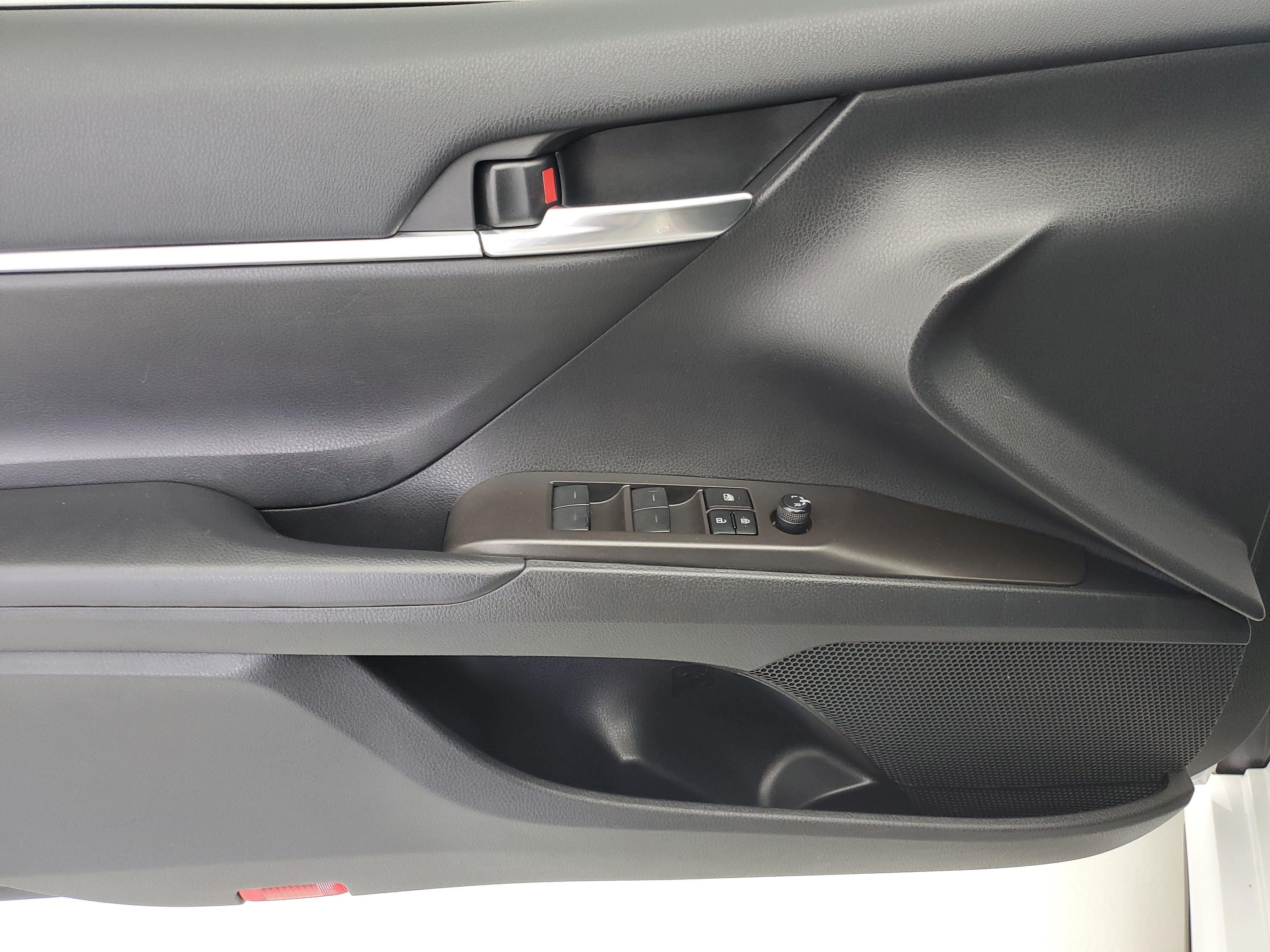 Used 2023 Ice Toyota SE image 19