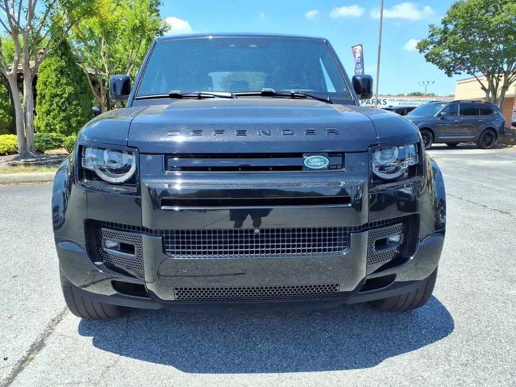 Used 2025 Black Land Rover 110 P400 X-Dynamic SE image 24