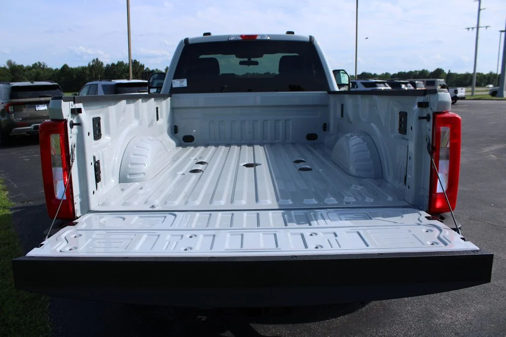 New 2026 Avalanche Ford F-350® XLT image 14