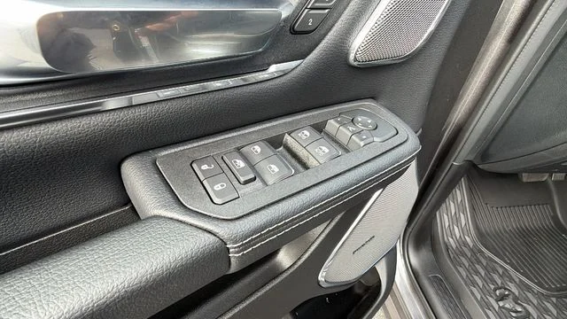 New 2026 Granite Crystal Metallic Clear-Coat Exterior Paint RAM Laramie image 21