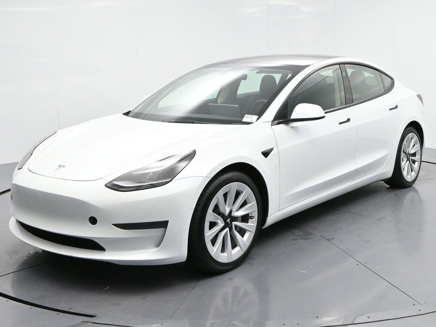 Used 2022 Pearl White Multi-Coat Tesla Base image 3