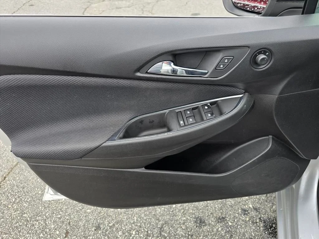 Used 2019 Silver Chevrolet LT image 9