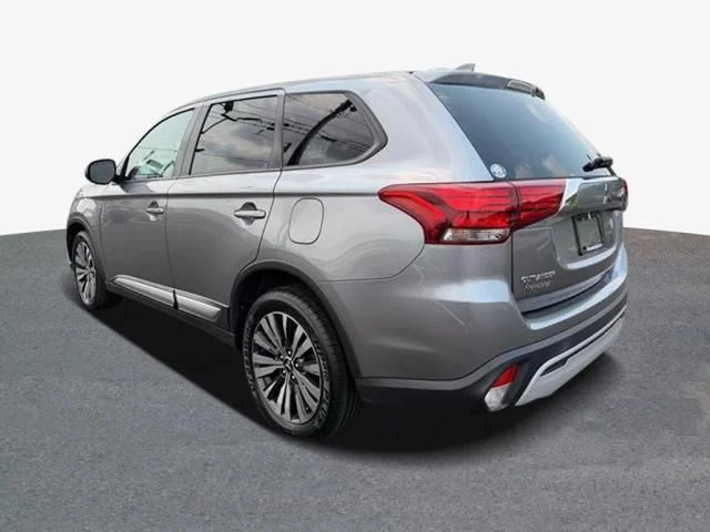 Used 2020 Gray Mitsubishi SE image 2