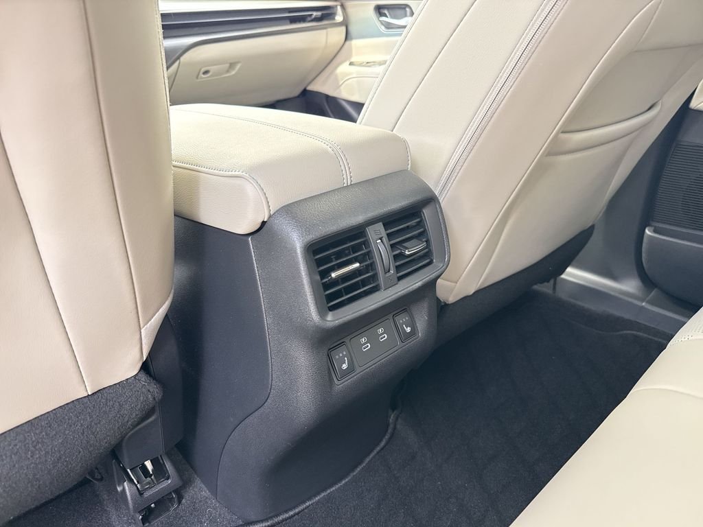 Used 2025 White Nissan Platinum image 20