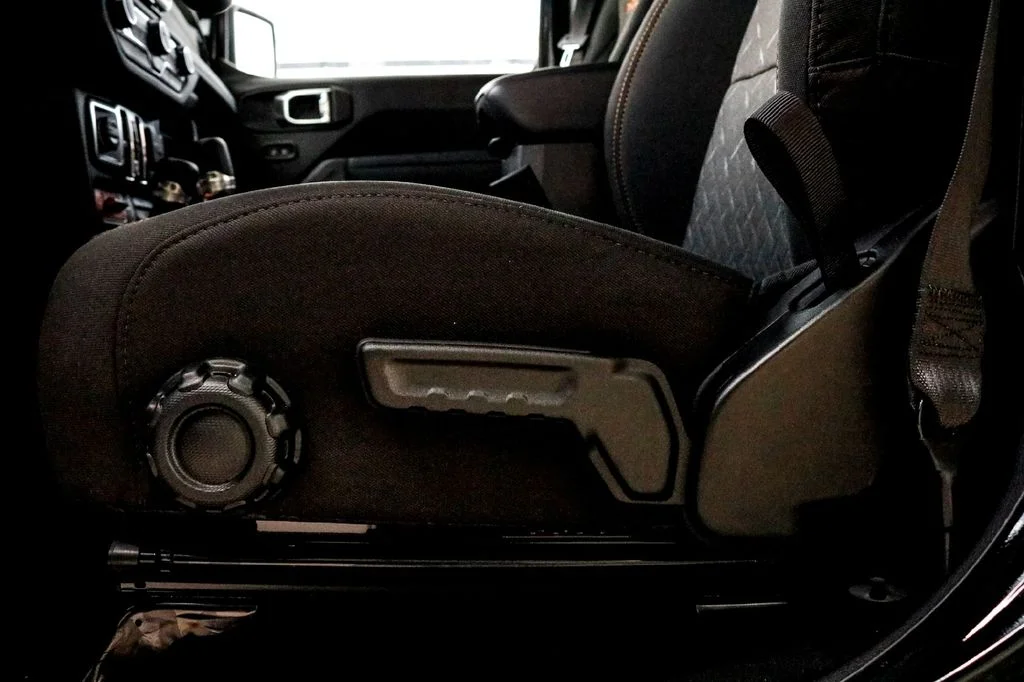 New 2025 Black Jeep Mojave image 8