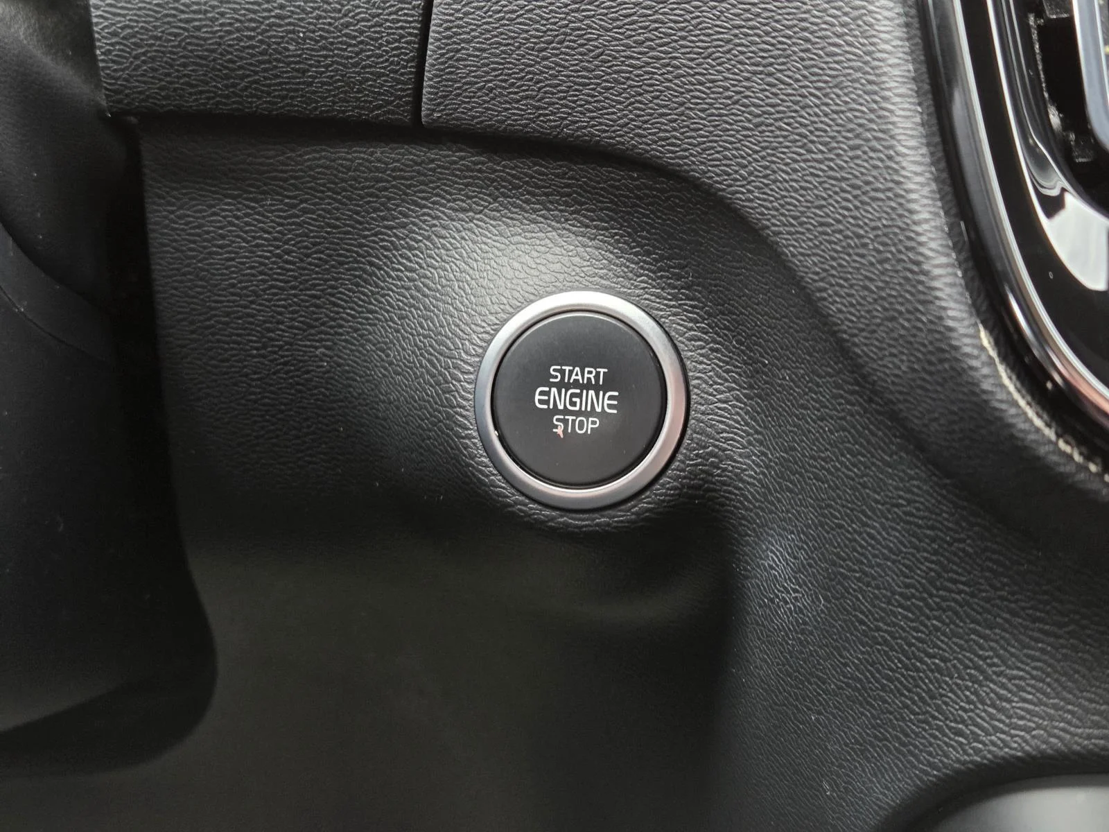 Used 2021 Glacier Silver Metallic Volvo R-Design image 25