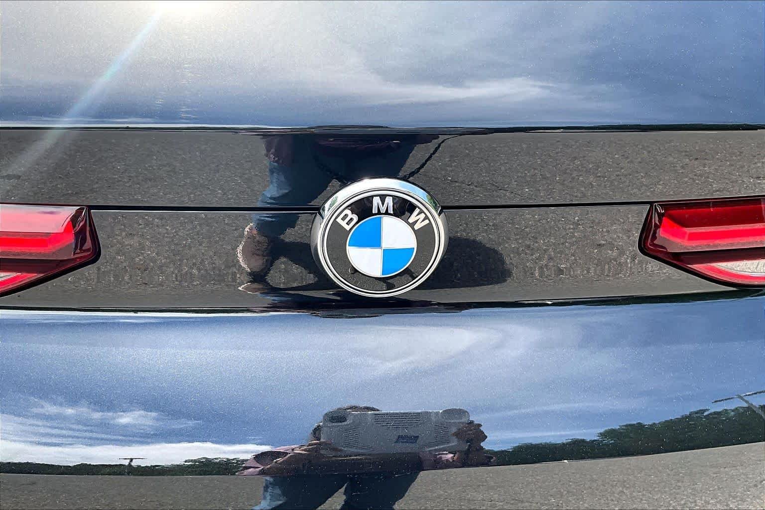 New 2026 Black Sapphire Metallic BMW xDrive40i image 15