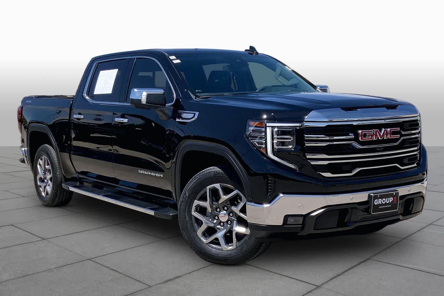 Used 2025 Onyx Black GMC SLT image 3