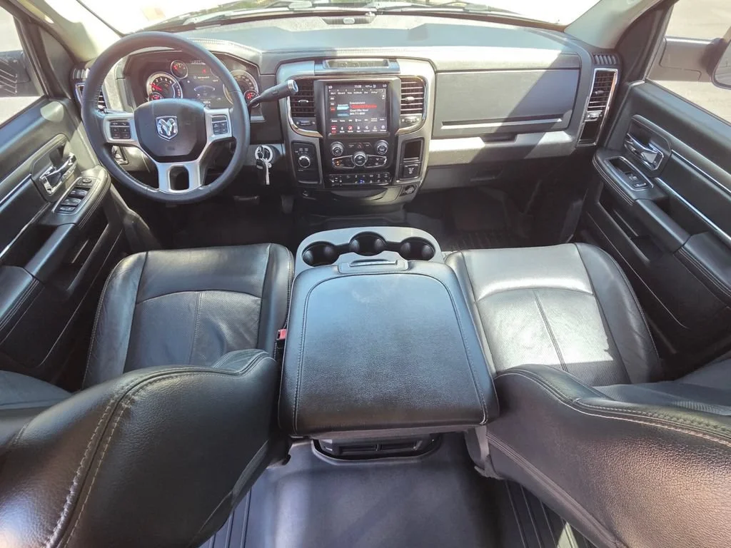 Used 2018 Brilliant Black Crystal Pearlcoat Ram Laramie image 24