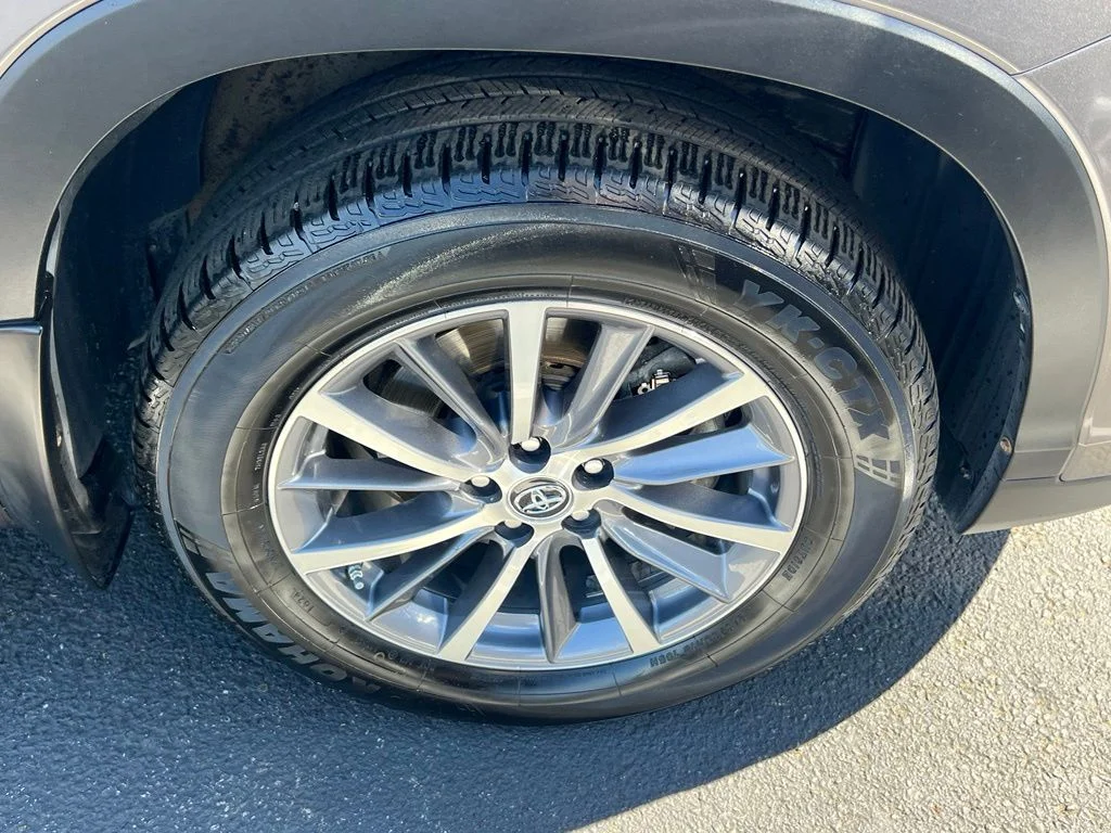 Used 2017 Predawn Gray Mica Toyota XLE image 6