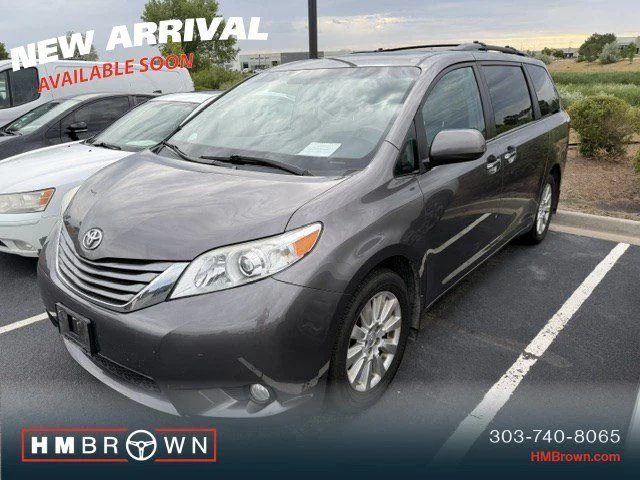 Used 2015 Predawn Gray Mica Toyota XLE Premium image 2