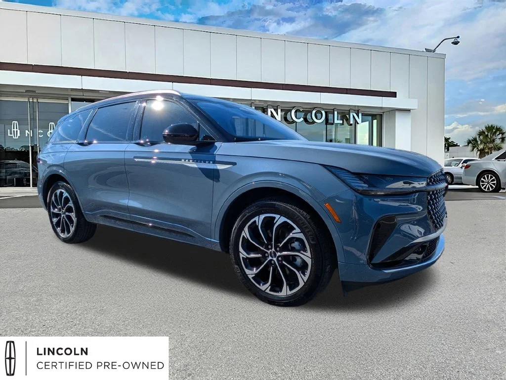Used 2025 Blue Lincoln Reserve image 1