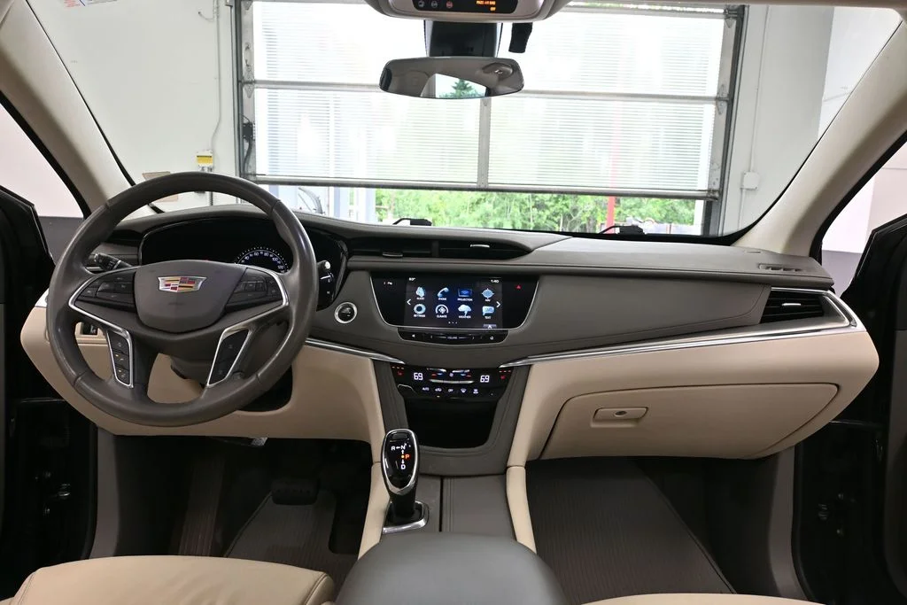 Used 2019 Black Cadillac Luxury image 27