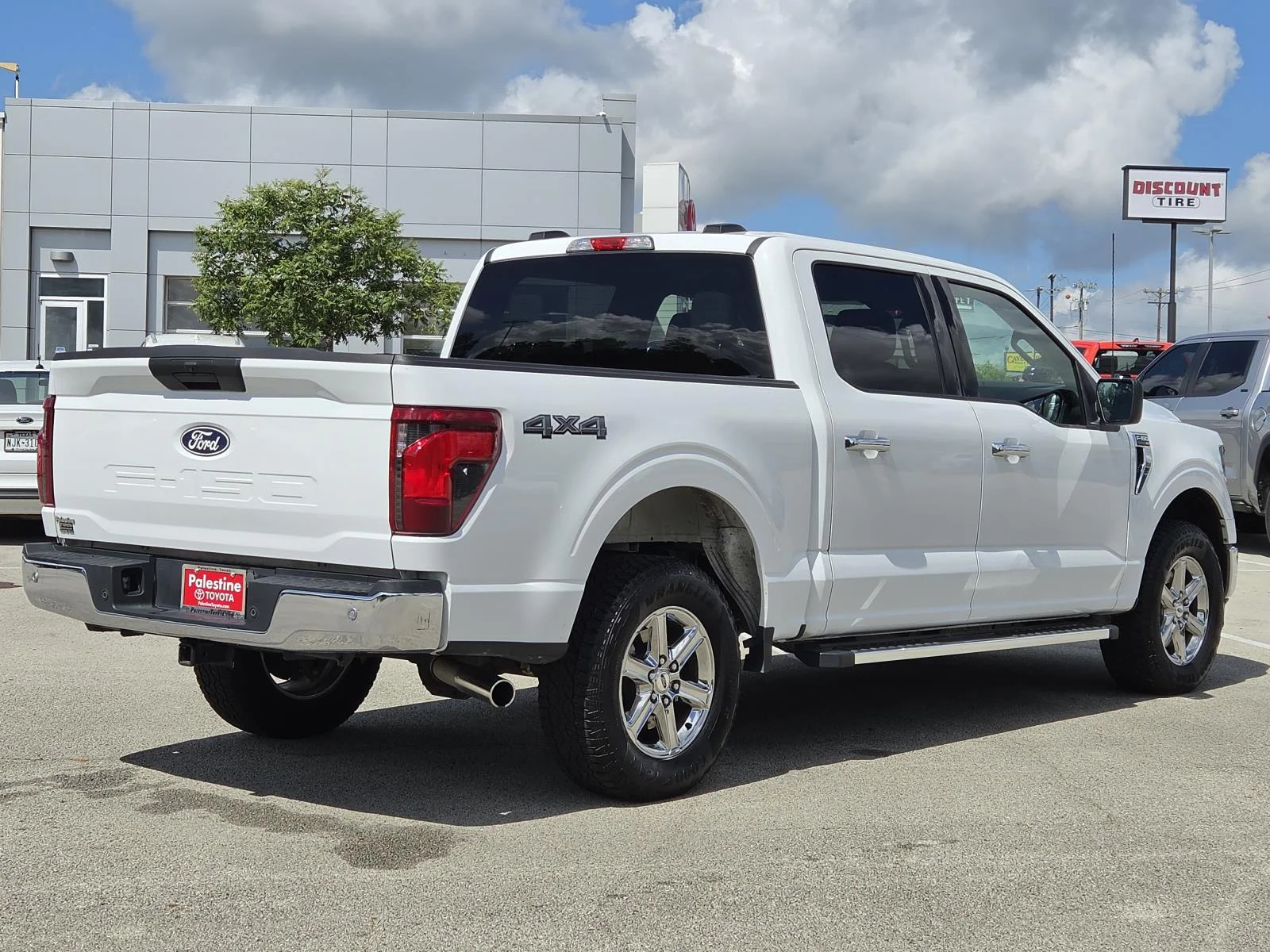 Used 2025 Oxford White Ford XLT 4WD SuperCrew 5.5