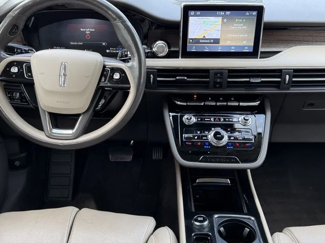 Used 2022 White Lincoln Grand Touring image 8