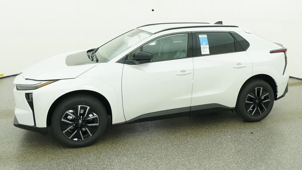 New 2026 Wind Chill Pearl <sup>1</sup> Toyota  XLE image 5