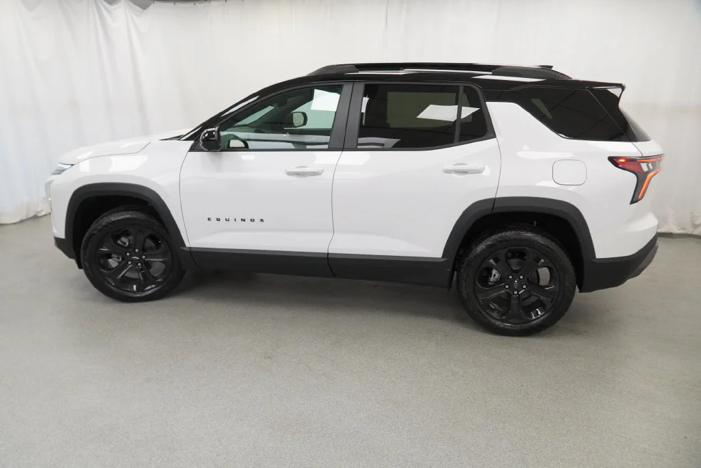 New 2027 Summit White Chevrolet LT image 6