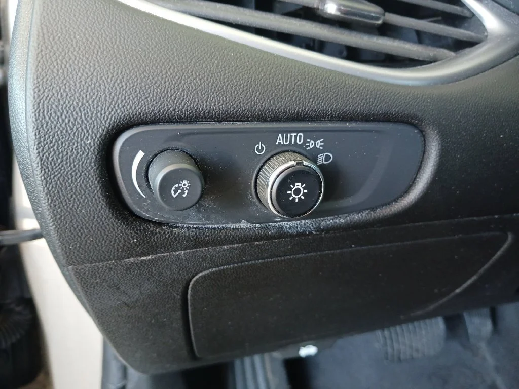 Used 2025 Mineral Gray Metallic Chevrolet LS image 31