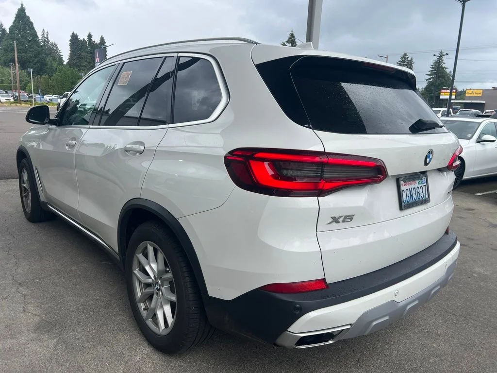 Used 2019 White BMW xDrive40i image 5