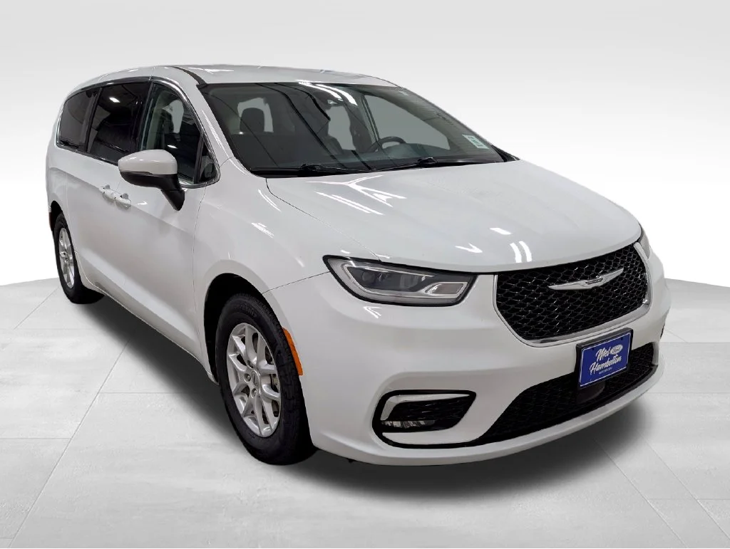 Certified Used 2023 Bright White Clearcoat Chrysler Touring L image 16