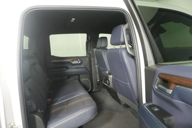 Used 2022 Iridescent Pearl Tricoat Chevrolet High Country image 33
