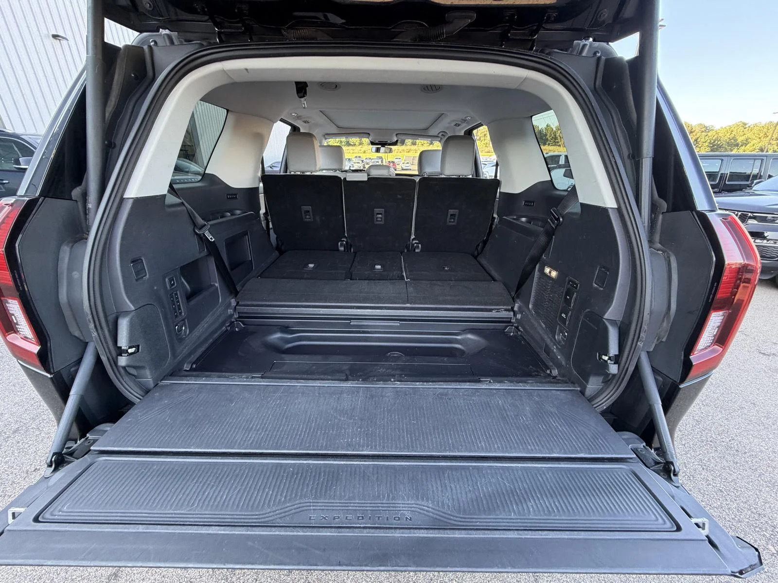 Used 2025 Agate Black Ford Active image 22