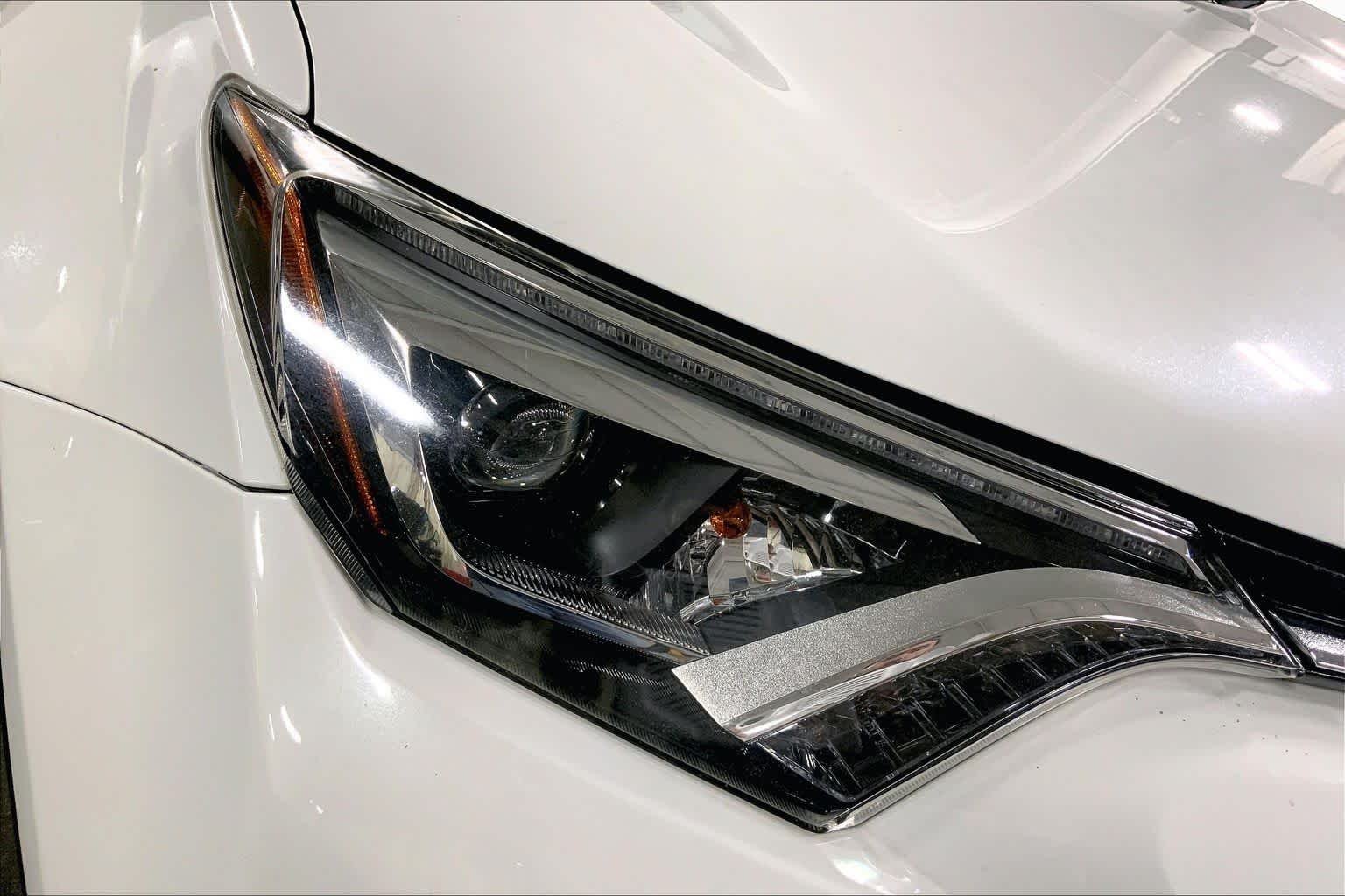 Used 2017 Blizzard Pearl Toyota Limited image 28