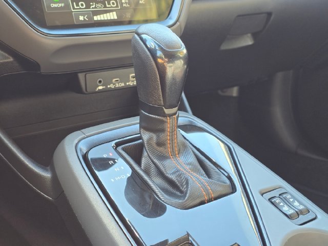 Used 2025 Ice Silver Metallic Subaru Limited image 36