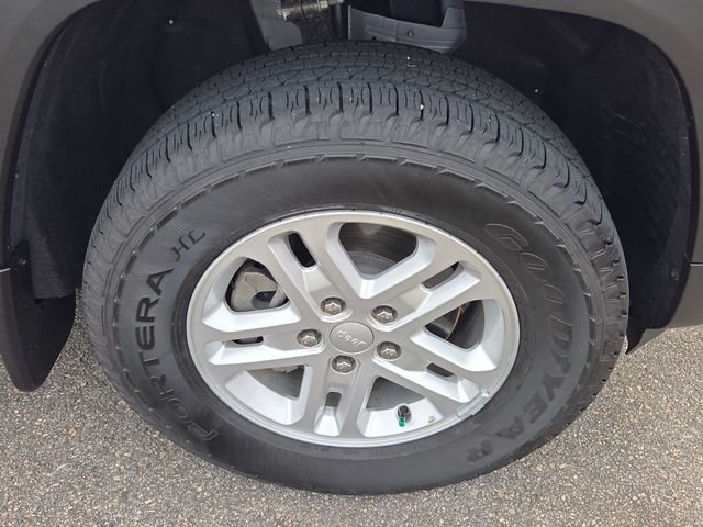 Used 2025 White Jeep Laredo image 16