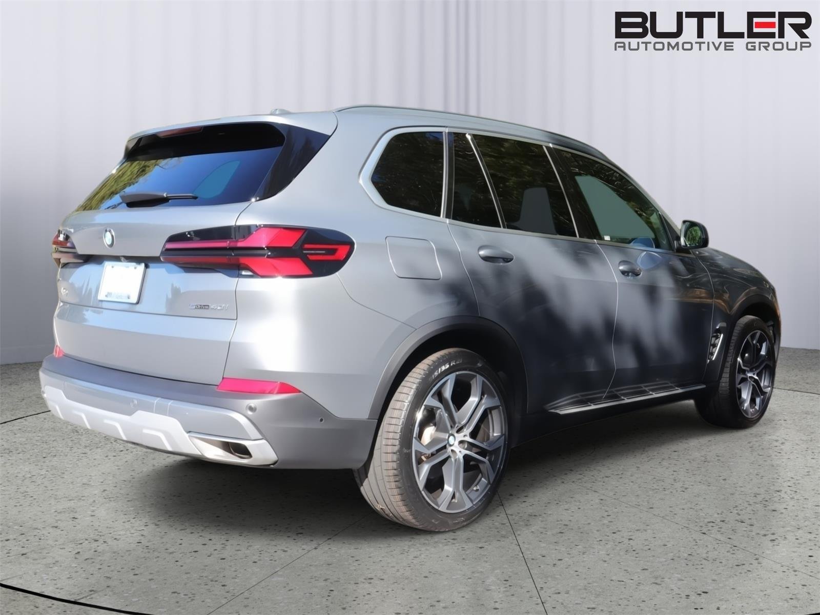 Used 2026 Skyscraper Grey Metallic BMW sDrive40i image 6
