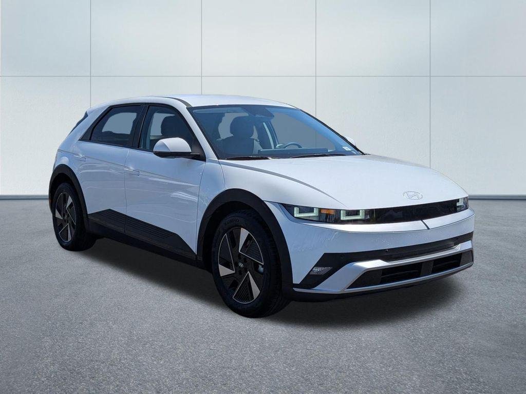 New 2026 White Hyundai SEL image 8