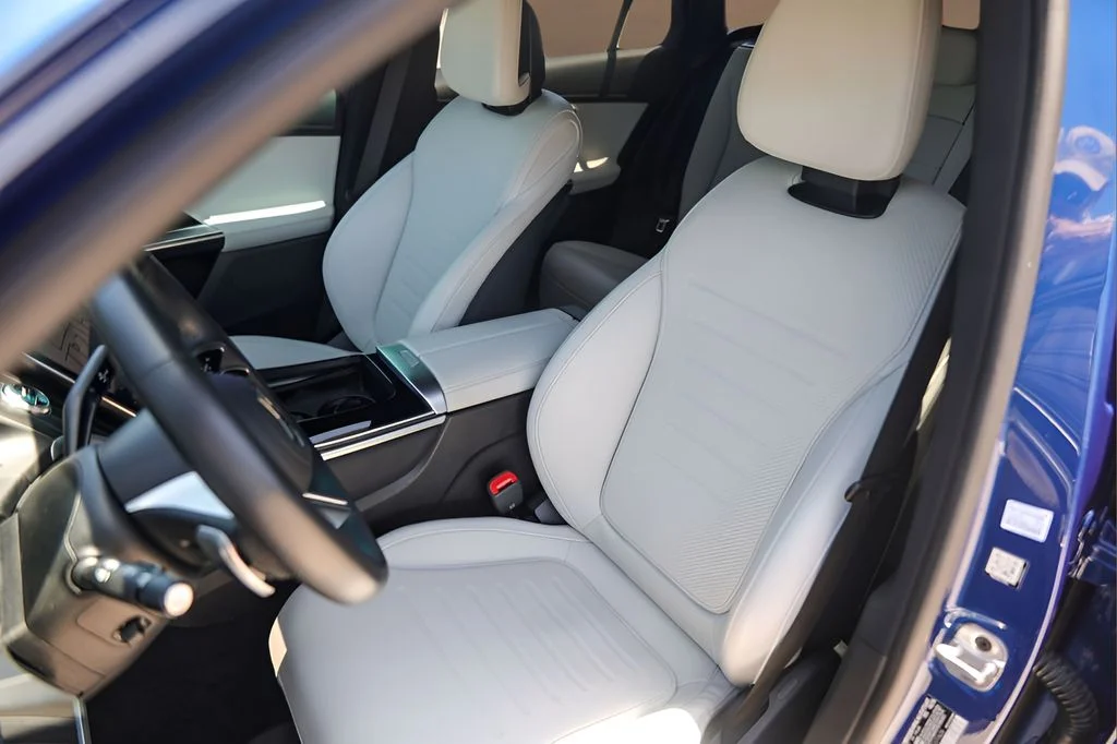 Used 2024 Blue Mercedes-Benz GLC 300 image 7