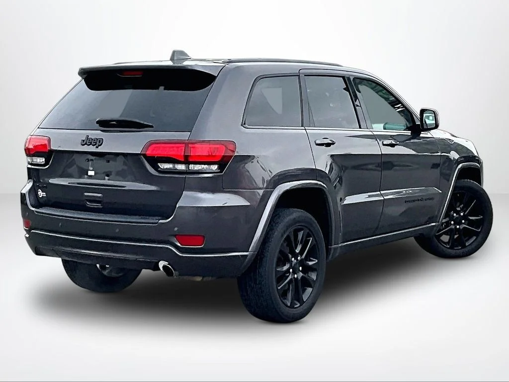 Used 2020 Gray Jeep Altitude image 3