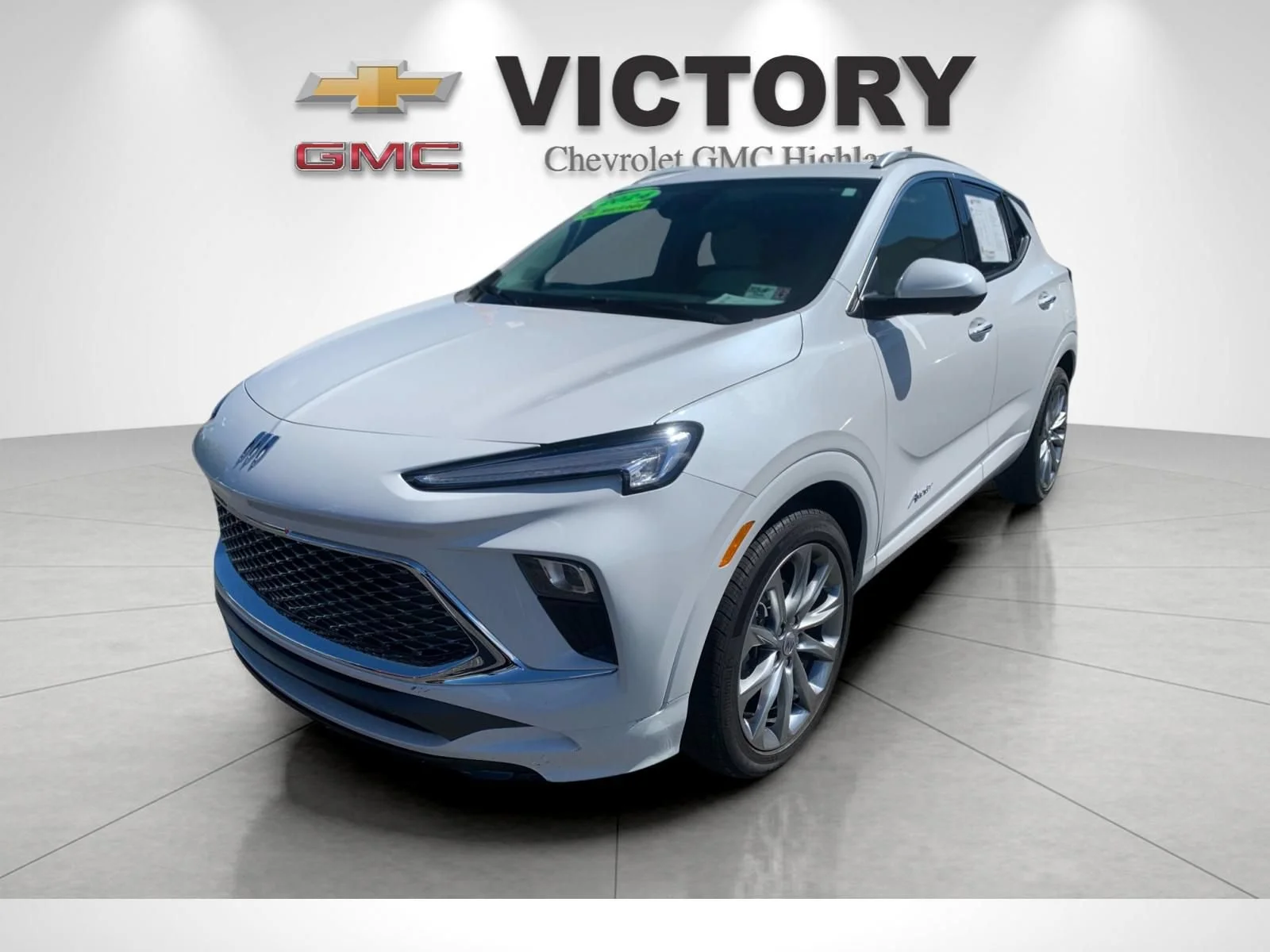 Used 2024 White Frost Tricoat Buick Avenir image 7