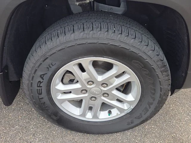 Used 2025 White Jeep Laredo image 16