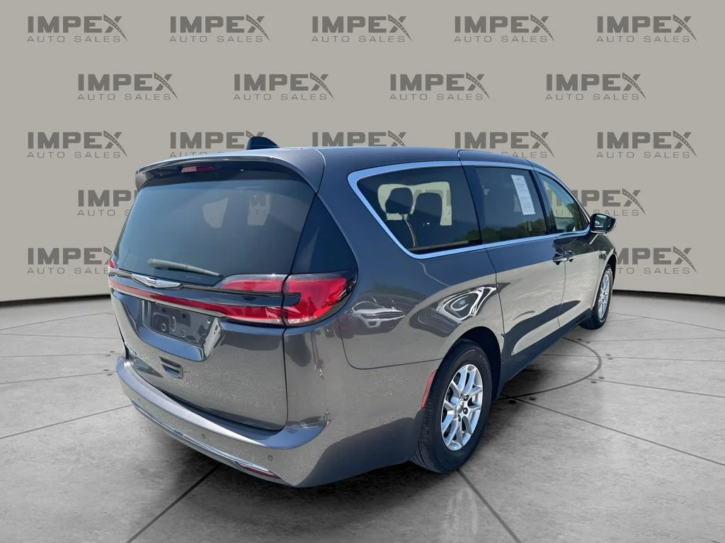 Used 2023 Gray Chrysler Touring L image 5